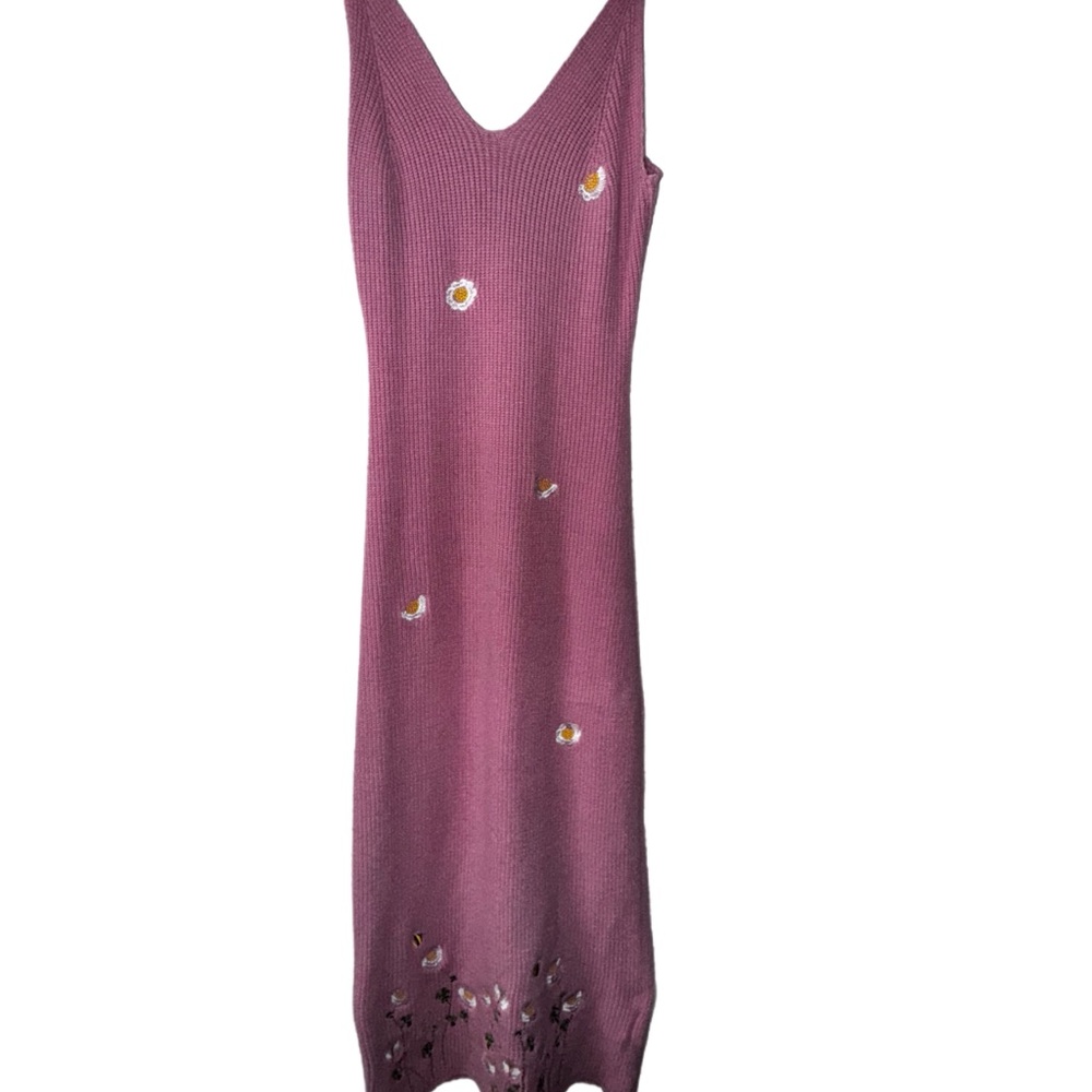 CIDER KNIT V-NECK FLOWER GRAPHIC EMBROIDERY CAMI MIDI DRESS